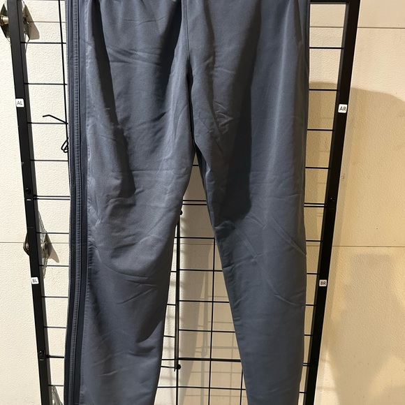 Adidas Light Gray Pants - Lightweight Comfort for Active Lifestyles - Picture 2 of 6